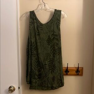 Old Navy Luxe tank size XXL green palm design